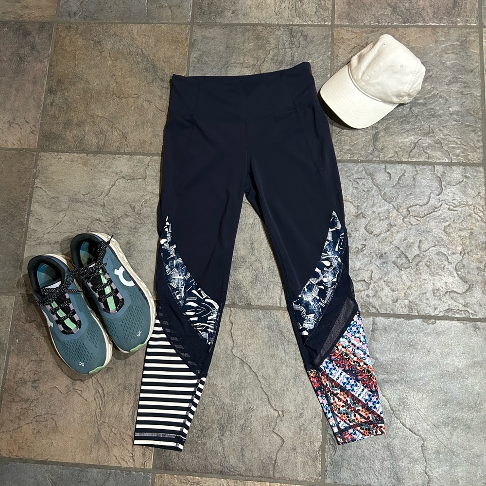 ATHLETA BUTTER SOFT SALUTATION 7/8 MIXED BEACH PRINTS NAVY MESH BOTTOMS - Picture 5 of 14